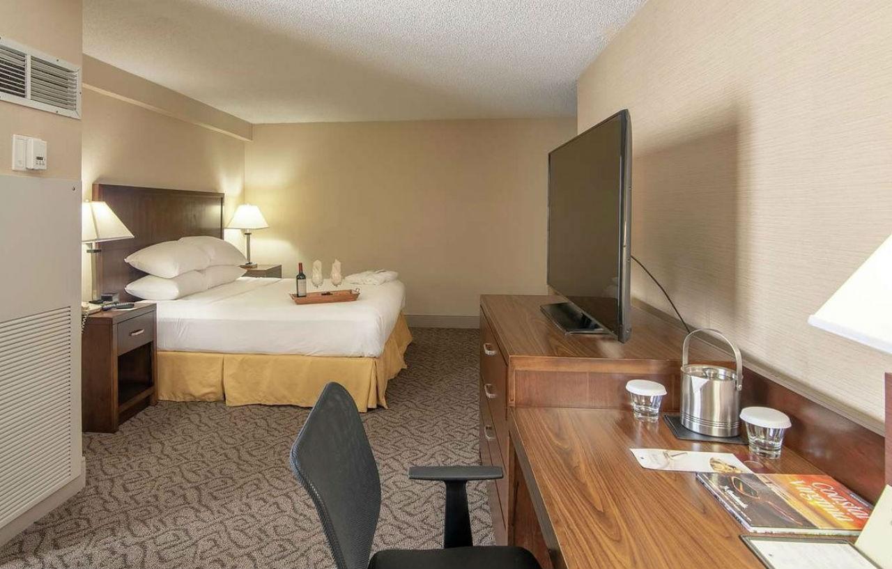 Doubletree By Hilton Norfolk Airport Hotel Exterior foto