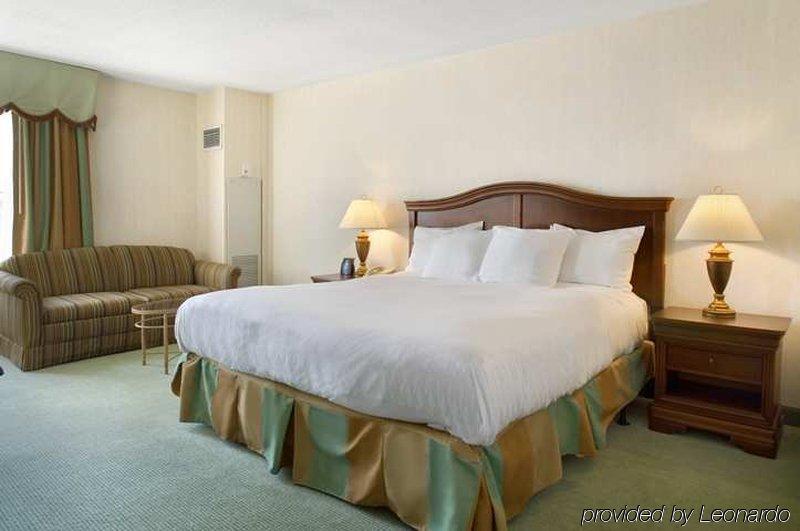Doubletree By Hilton Norfolk Airport Hotel Exterior foto
