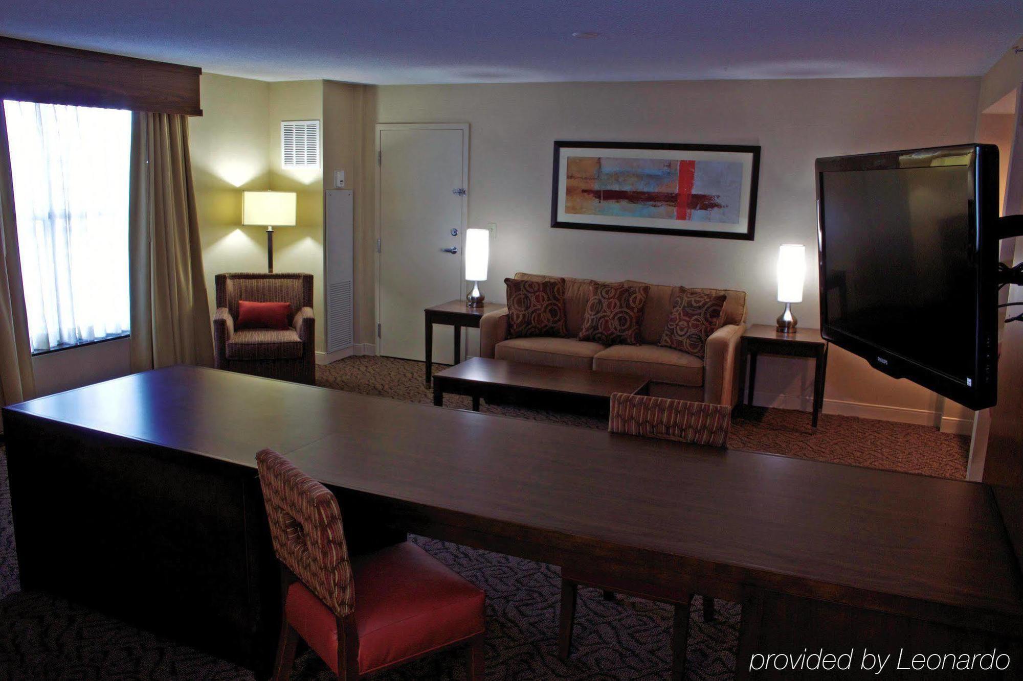 Doubletree By Hilton Norfolk Airport Hotel Exterior foto