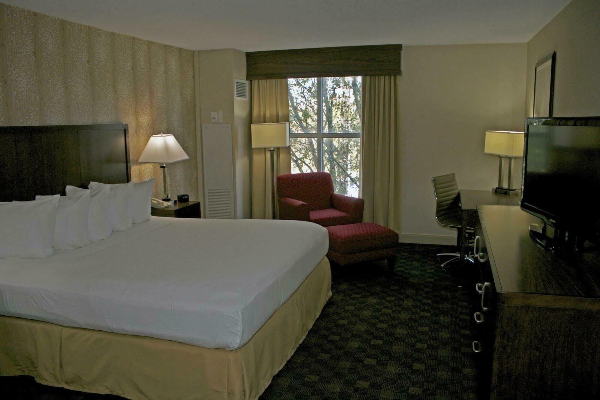 Doubletree By Hilton Norfolk Airport Hotel Exterior foto